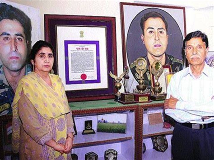 Vikram Batra parents